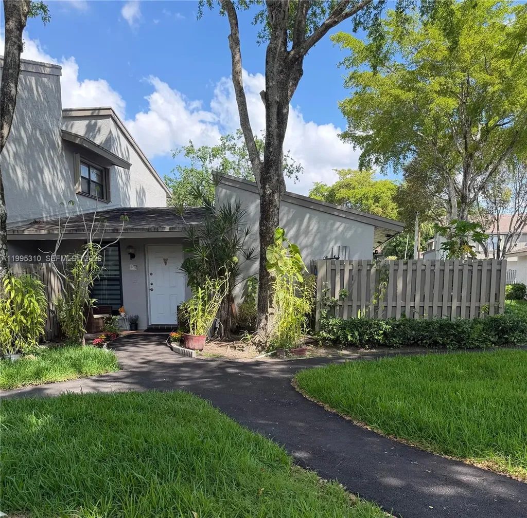 10669 SW 113th Place Miami FL 33176