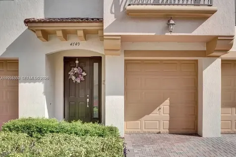 4749 N Grand Cypress Circle N Coconut Creek FL 33073