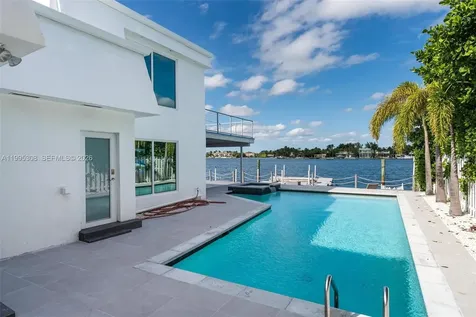 1055 Stillwater Drive Miami Beach FL 33141