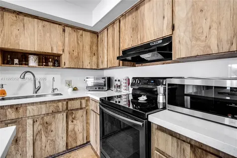 1424 NW 113th Way Pembroke Pines FL 33026