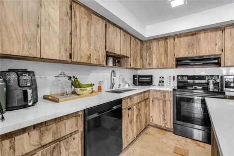 1424 NW 113th Way Pembroke Pines FL 33026