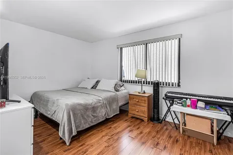 1424 NW 113th Way Pembroke Pines FL 33026