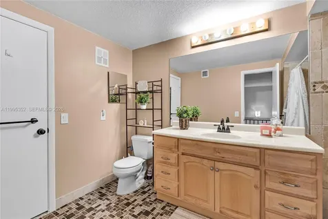 1424 NW 113th Way Pembroke Pines FL 33026