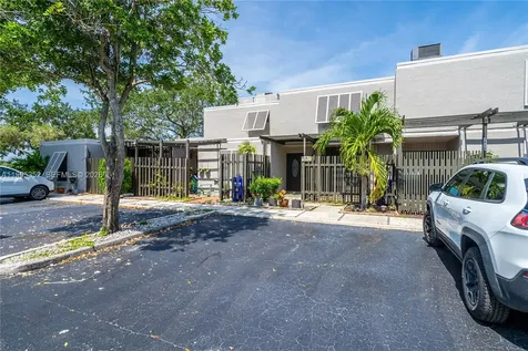1424 NW 113th Way Pembroke Pines FL 33026