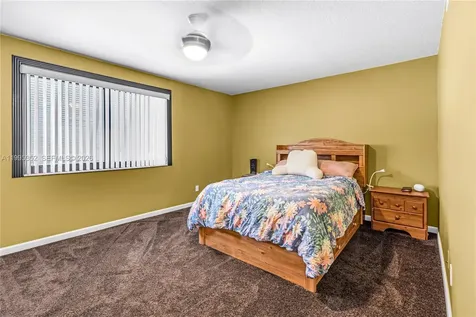 1424 NW 113th Way Pembroke Pines FL 33026
