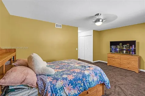 1424 NW 113th Way Pembroke Pines FL 33026