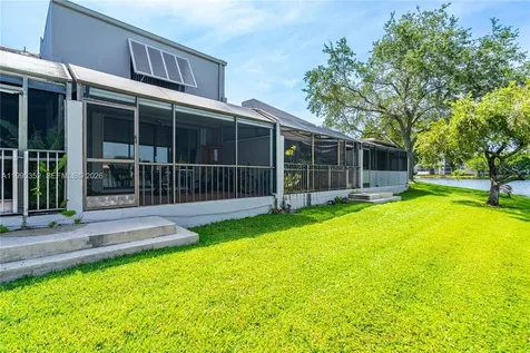 1424 NW 113th Way Pembroke Pines FL 33026