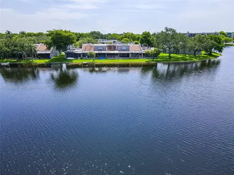 1424 NW 113th Way Pembroke Pines FL 33026