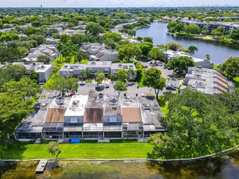1424 NW 113th Way Pembroke Pines FL 33026
