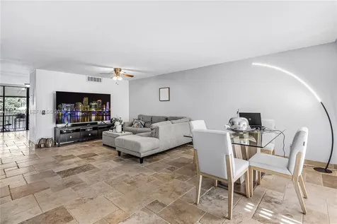 1424 NW 113th Way Pembroke Pines FL 33026