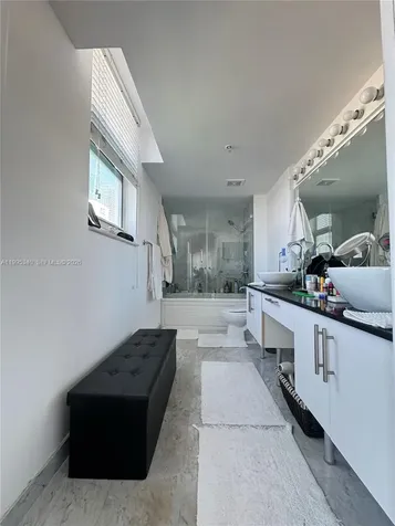 31 SE 5th Street Miami FL 33131