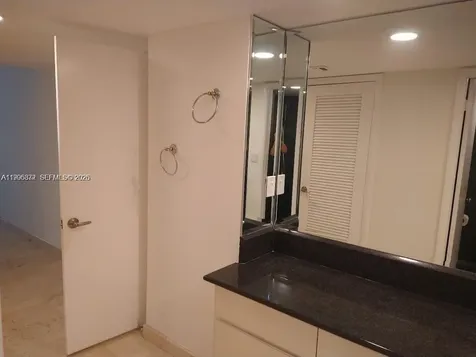6039 Collins Avenue Miami Beach FL 33140