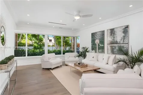 2575 Pine Tree Drive Miami Beach FL 33140