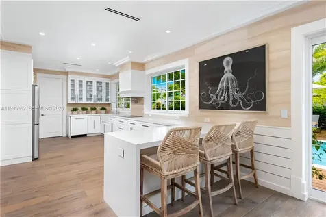 2575 Pine Tree Drive Miami Beach FL 33140