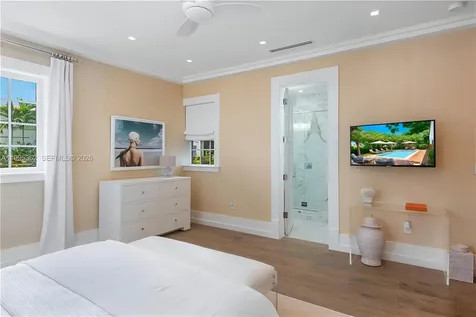 2575 Pine Tree Drive Miami Beach FL 33140