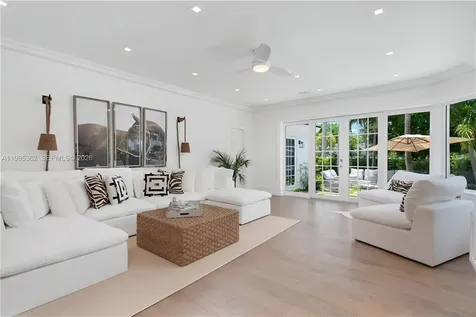 2575 Pine Tree Drive Miami Beach FL 33140