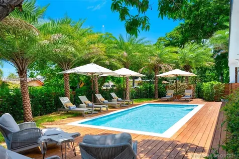 2575 Pine Tree Drive Miami Beach FL 33140