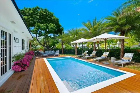 2575 Pine Tree Drive Miami Beach FL 33140