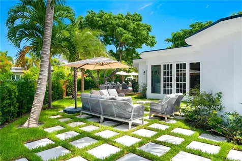 2575 Pine Tree Drive Miami Beach FL 33140