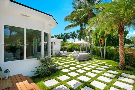 2575 Pine Tree Drive Miami Beach FL 33140