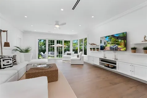 2575 Pine Tree Drive Miami Beach FL 33140