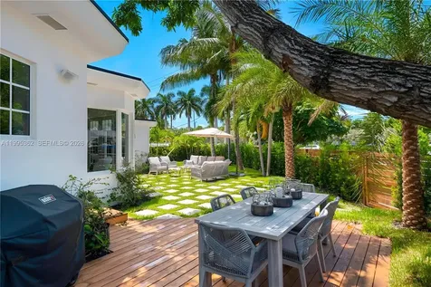 2575 Pine Tree Drive Miami Beach FL 33140