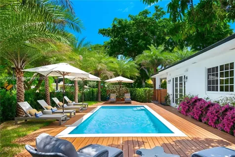 2575 Pine Tree Drive Miami Beach FL 33140