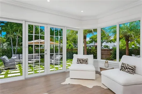 2575 Pine Tree Drive Miami Beach FL 33140