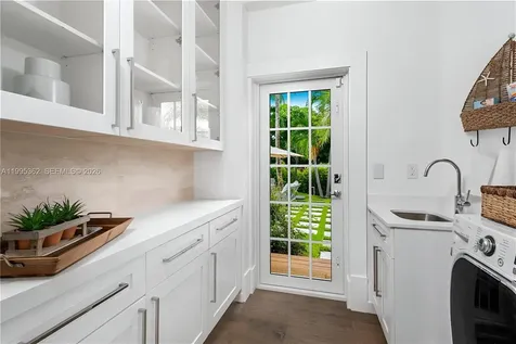 2575 Pine Tree Drive Miami Beach FL 33140