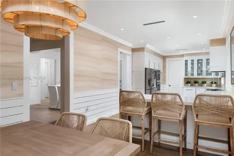 2575 Pine Tree Drive Miami Beach FL 33140