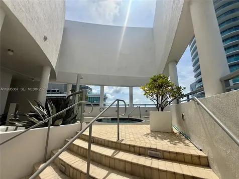 60 SW 13th Street Miami FL 33130