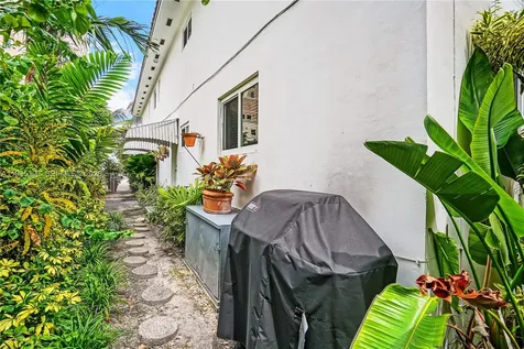 2720 S Le Jeune Road Coral Gables FL 33134