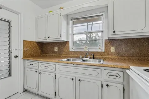 1300 N 12th Court Hollywood FL 33019
