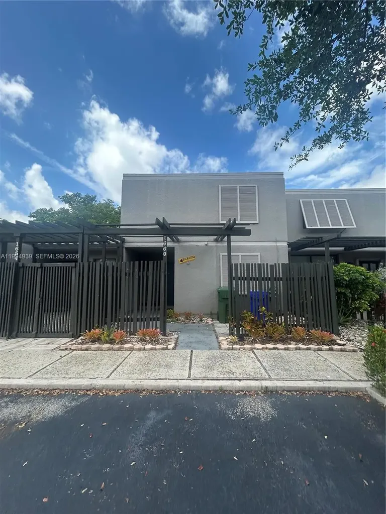 1660 NW 113th Way Pembroke Pines FL 33026