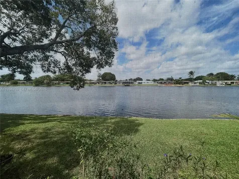 1660 NW 113th Way Pembroke Pines FL 33026