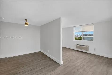 1255 W Collins Avenue Miami Beach FL 33139