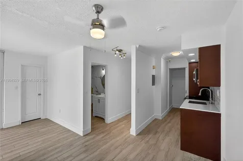 1255 W Collins Avenue Miami Beach FL 33139