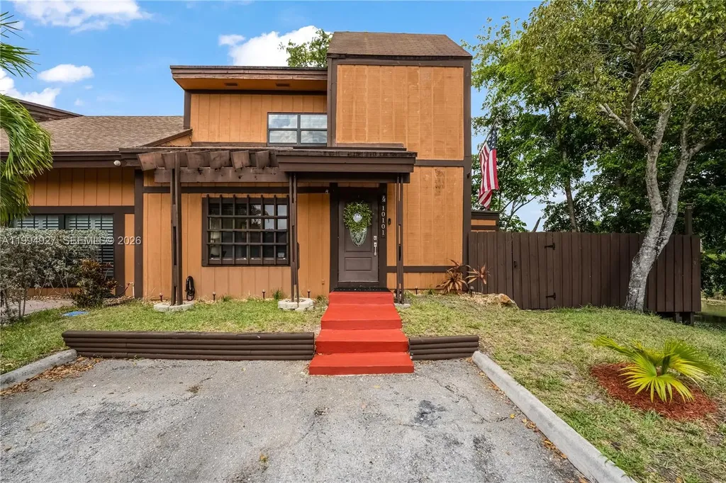 10101 Woodbury Court Pembroke Pines FL 33026