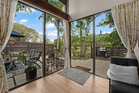 10101 Woodbury Court Pembroke Pines FL 33026