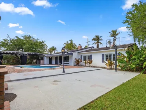 8500 SW 70th Street Miami FL 33143