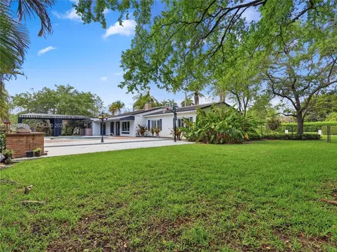 8500 SW 70th Street Miami FL 33143