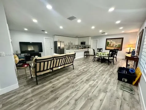 628 SW 6th Avenue Hallandale Beach FL 33009