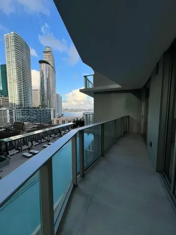77 SE 5th Miami FL 33131