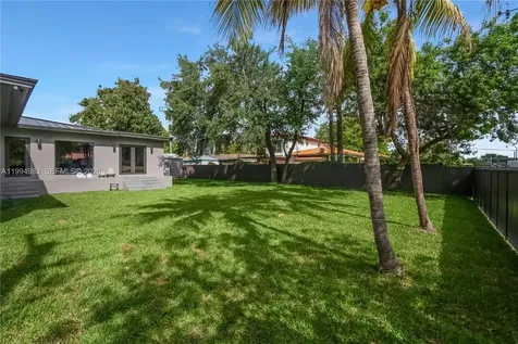 6207 SW 10th Street West Miami FL 33144