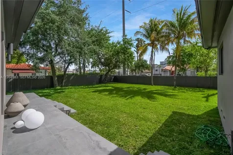 6207 SW 10th Street West Miami FL 33144
