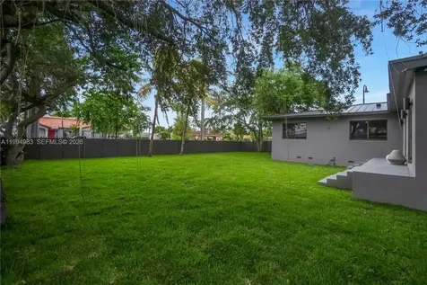 6207 SW 10th Street West Miami FL 33144