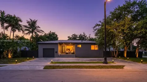 6207 SW 10th Street West Miami FL 33144