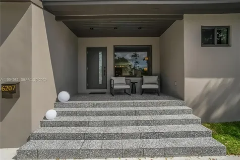 6207 SW 10th Street West Miami FL 33144
