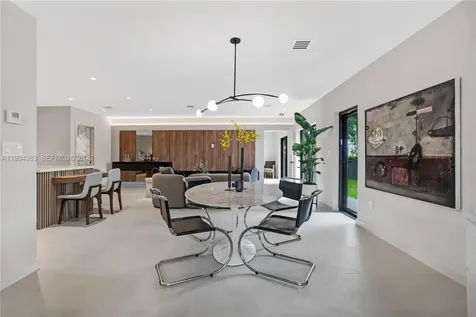 6207 SW 10th Street West Miami FL 33144