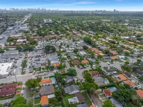 6207 SW 10th Street West Miami FL 33144